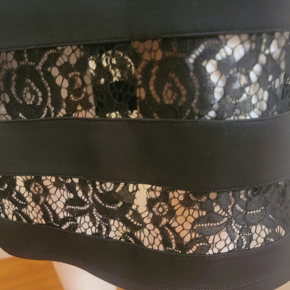 BLACK PENCIL SKIRT w/LACE INSERTS BY CARMEN MARC VALVO, SZ LARGE - Picture 6 of 8